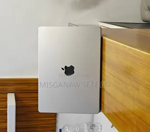 New Laptop Apple MacBook Pro M1 32GB Apple M1 Pro SSD 1T