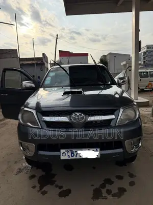 Photo - Toyota Hilux 2007