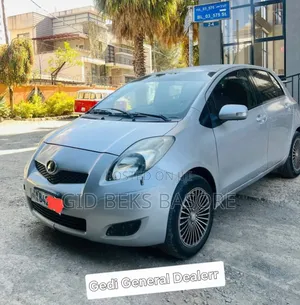 Toyota Yaris 2010 Silver