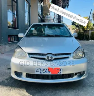 Photo - Toyota Platz 2003 Silver