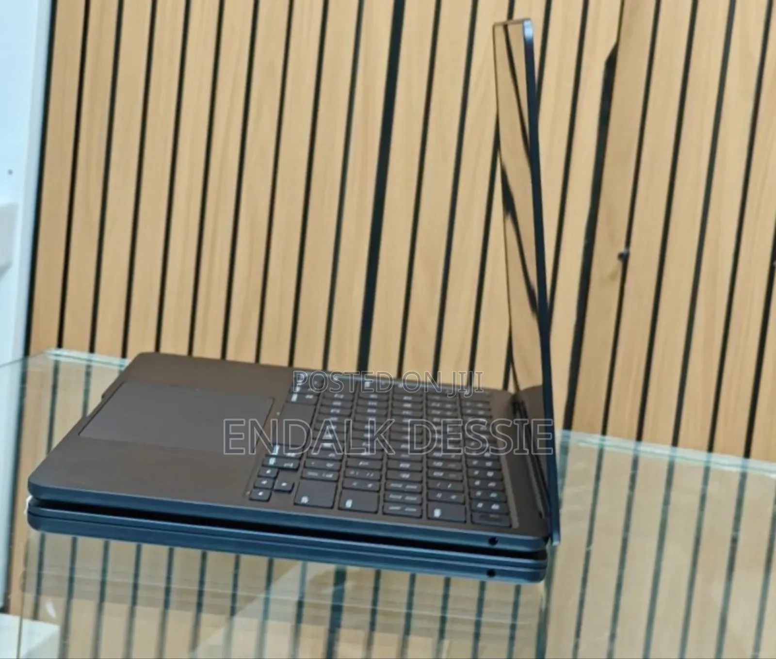 New Laptop Apple MacBook Air 2024 M3 13-Inch 8GB Apple M3 SSD 256GB