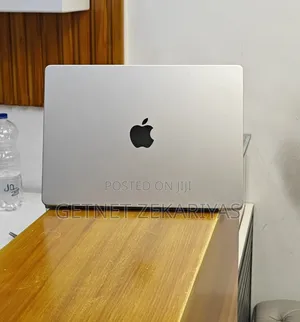 New Laptop Apple MacBook Pro M1 32GB Apple M1 Pro SSD 1T