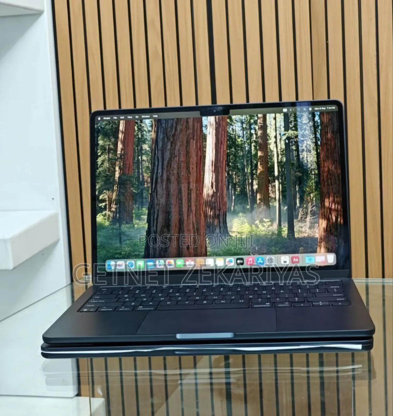 New Laptop Apple MacBook Air 2024 M3 13-Inch 8GB Apple M3 SSD 256GB