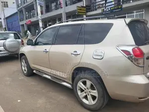 Photo - Toyota RAV4 2006 Gold
