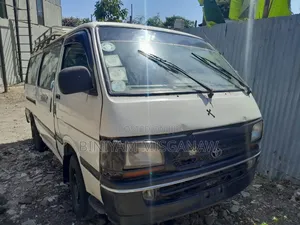Photo - Toyota HiAce 1986 White