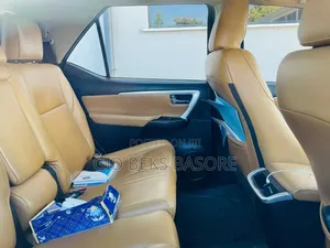 Photo - Toyota Fortuner 2017 Black