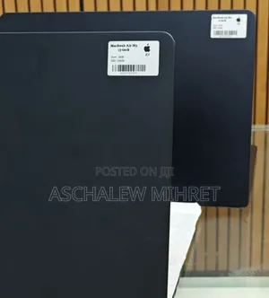 New Laptop Apple MacBook Air 2024 M3 13-Inch 8GB Apple M3 SSD 256GB