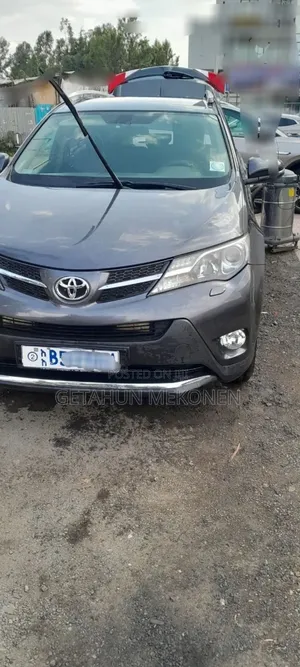 Photo - Toyota RAV4 2015 Black