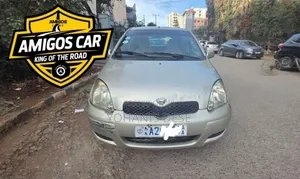 Photo - Toyota Vitz 2004 Gray