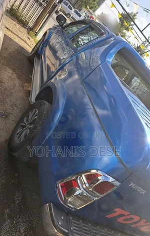 Toyota Hilux 2015 Blue