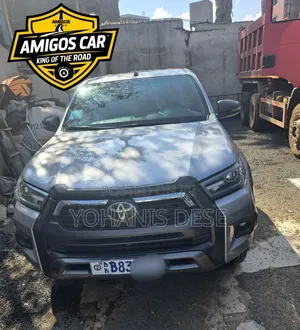 Photo - Toyota Hilux 2021 Silver