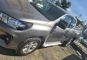 Toyota Hilux 2020 Silver