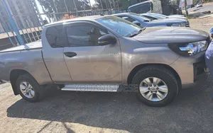 Toyota Hilux 2020 Silver