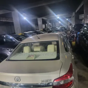 Toyota Yaris 2015 Gold