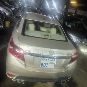 Toyota Yaris 2015 Gold