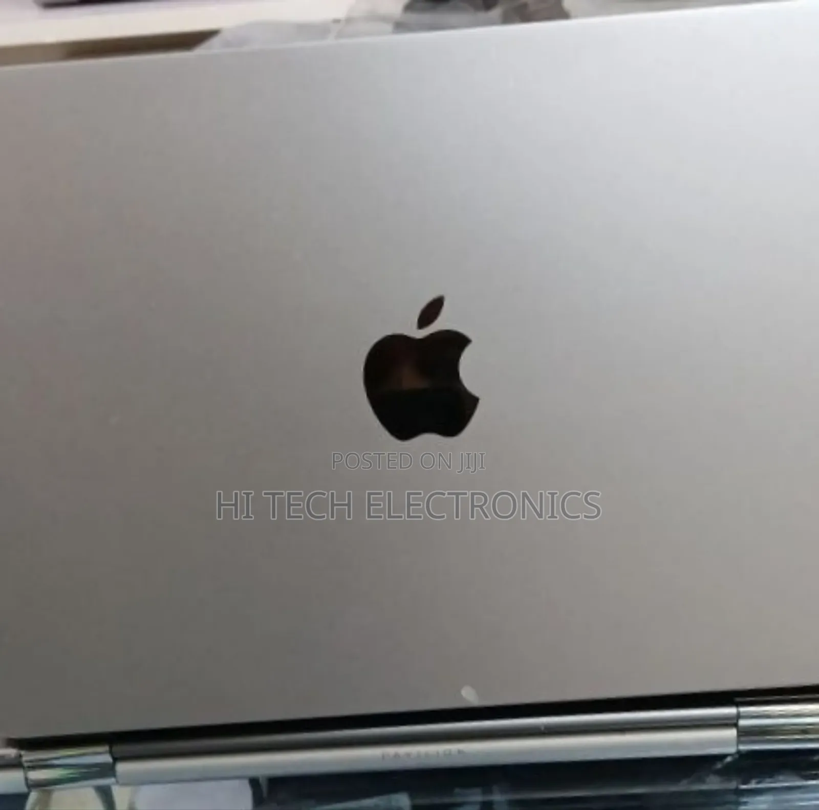 New Laptop Apple MacBook Air 2022 M2 8GB Apple M2 SSD 256GB