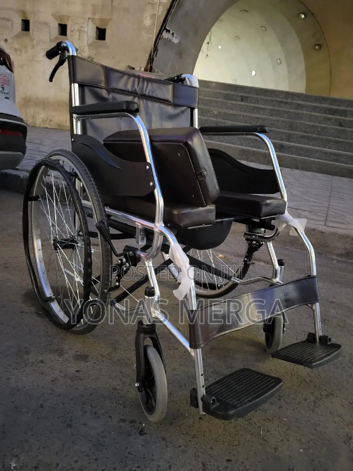 Toilet Wheelchair With a Folding Frame for Easy Everyday Travel