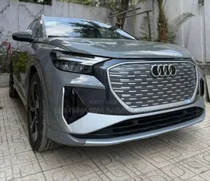 Photo - New Audi Q4 e-tron 2024 Gray