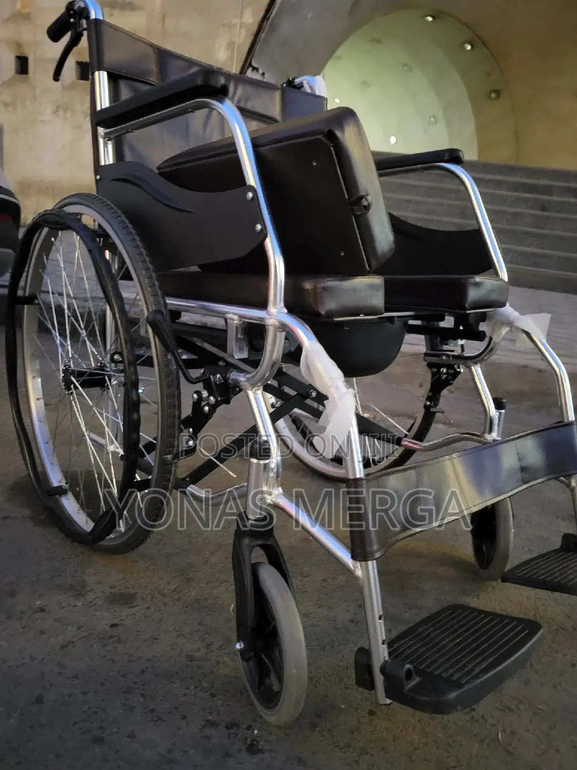 Commode Wheelchair鵪脅wheelchair饗斷can Bear Weights Up to 150 Kg