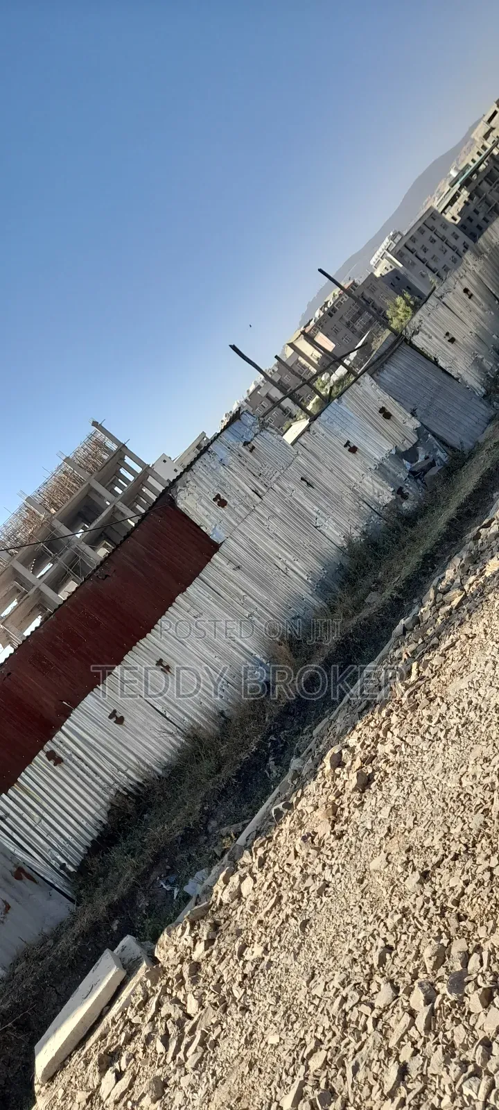 ለሽያጭ የወጣ ቦታ ሃይሌ ጋርመንት ዲያስፖራ ሰፈር