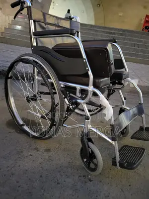 Comfortable Seat Toilet Wheelchair習呈wheelchair Offers Maneuverability