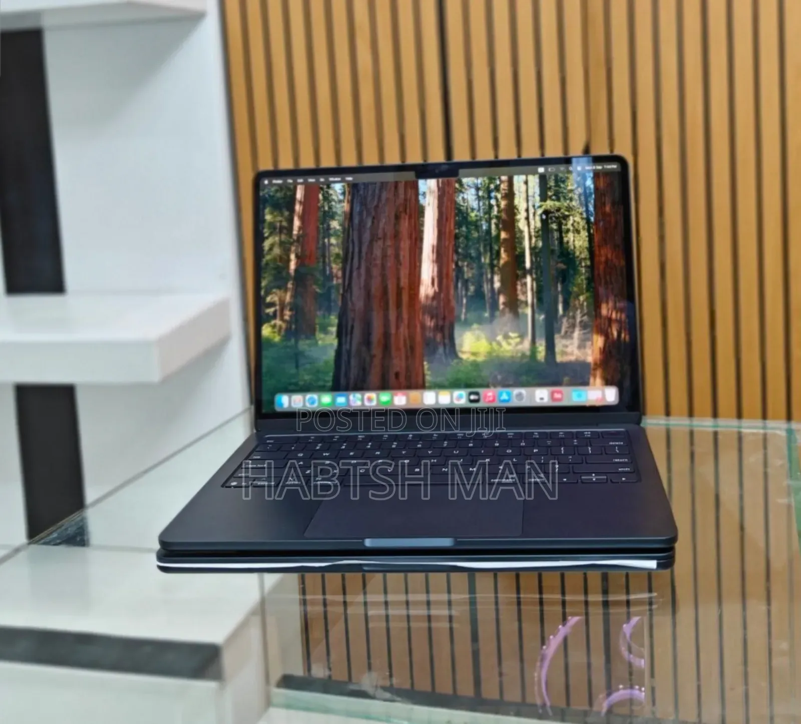 New Laptop Apple MacBook Air 2024 M3 13-Inch 8GB Apple M3 SSD 256GB