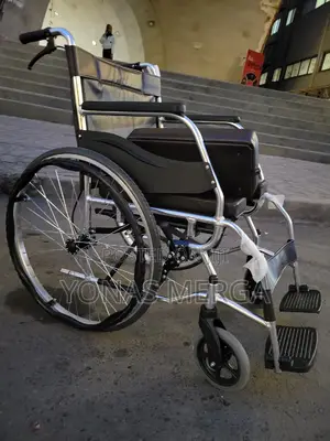 Photo - Toilet Wheelchair靠節wheelchair Is Lighter and More Stable to Carry