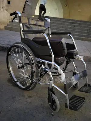 Photo - Commode/Toilet Wheelchair裁節portable Solution for Travel or Daily Use