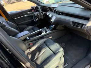 Photo - New Audi Q8 Premium 2024 Black