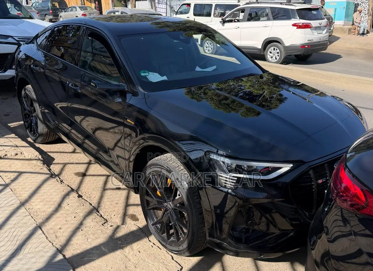 New Audi Q8 Premium 2024 Black