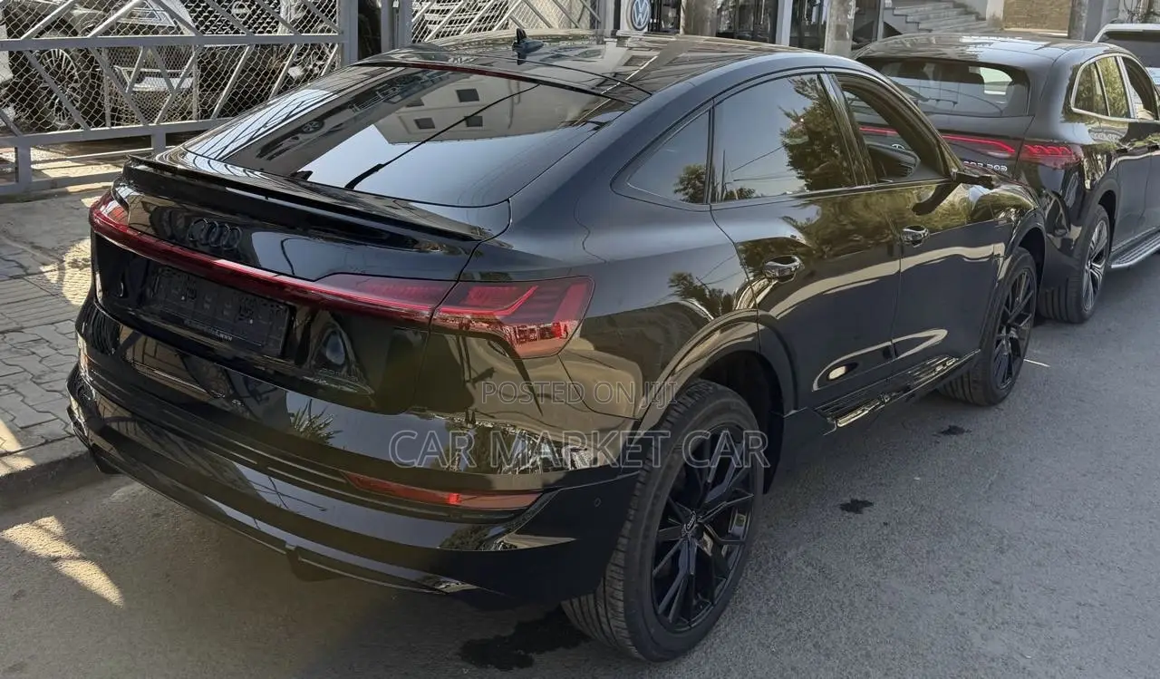 New Audi Q8 Premium 2024 Black