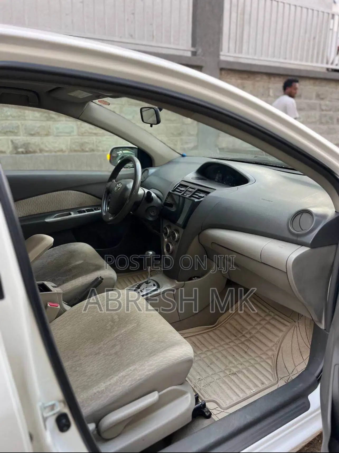 Toyota Yaris 2010 White