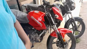 New Hero Glamour 2025 Red