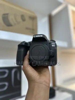 Canon Eos 90d 18-135mm Usm DSLR Camera