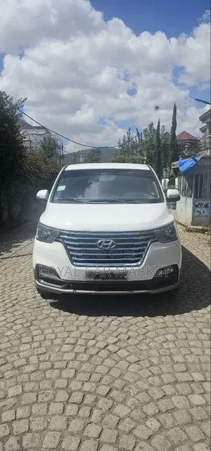 Photo - Hyundai H1 2021 White