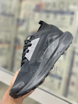 Nike Trail Atc: All-Black Rugged Sneakers