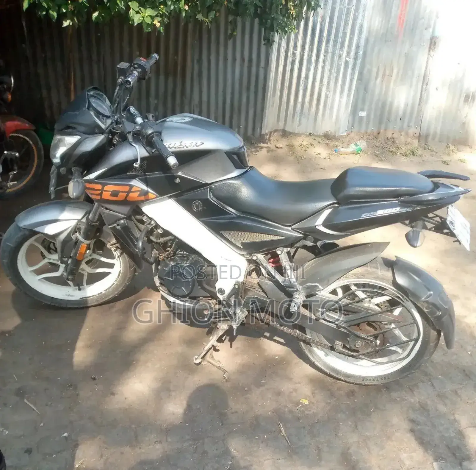 Bajaj Pulsar NS 200 2021 Brown