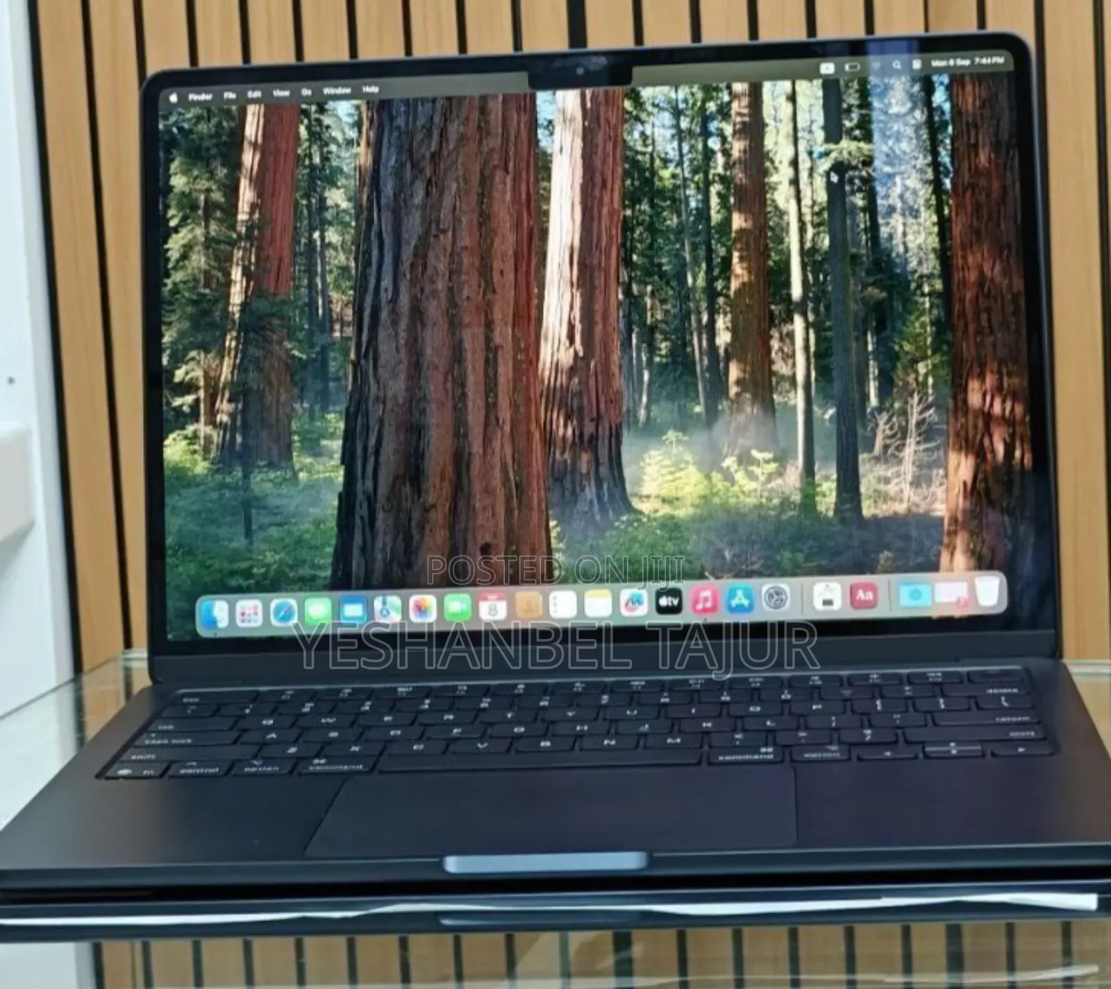 New Laptop Apple MacBook Air 2024 M3 13-Inch 8GB Apple M3 SSD 256GB