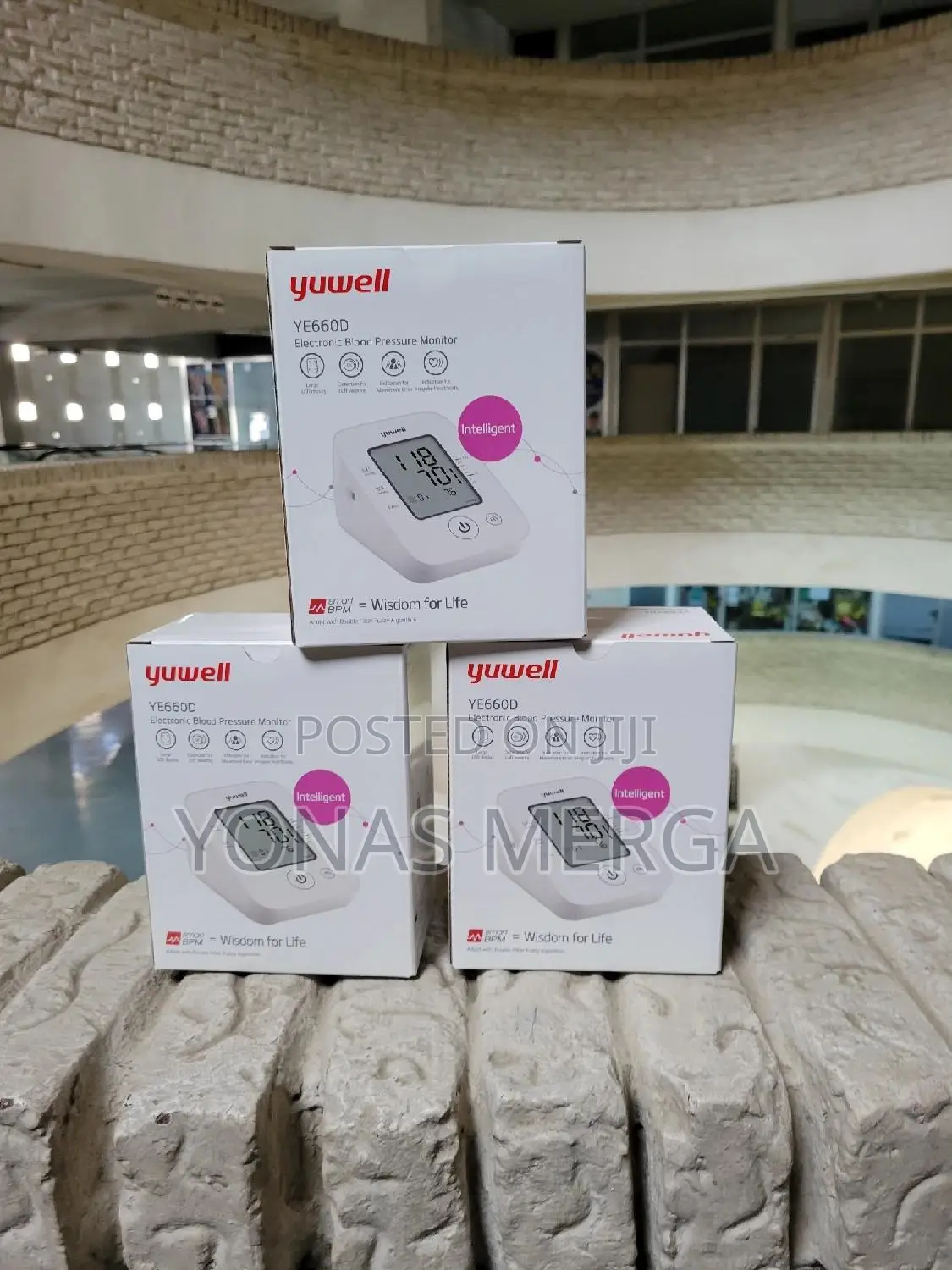 Blood Pressure Monitor包都electricity Connection + Batteries Included