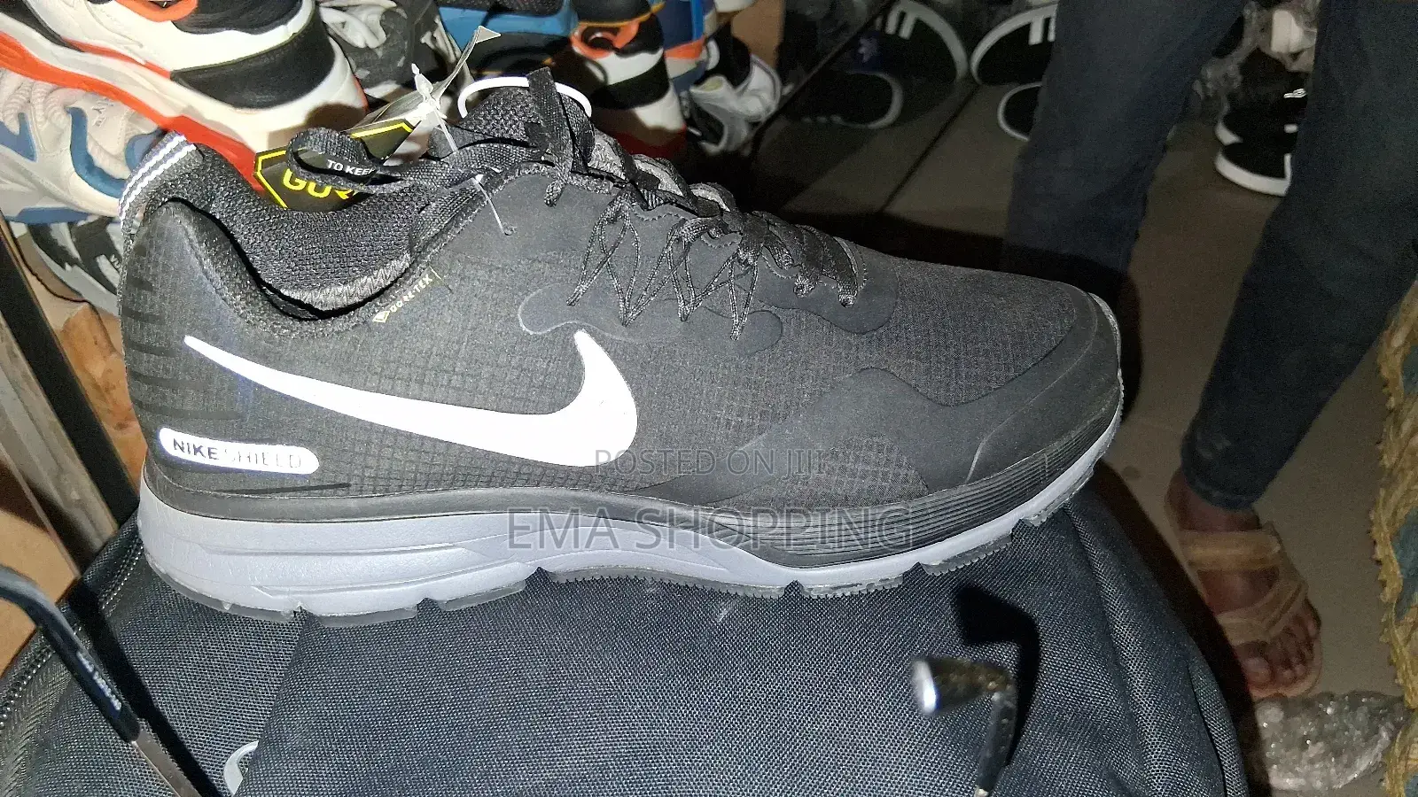 Nike Sketchers Made in Vietnam