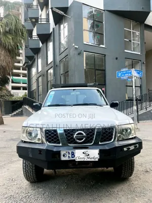 Photo - Nissan Patrol 2010 White