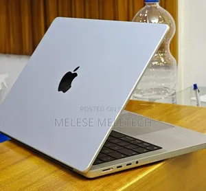 New Laptop Apple MacBook Pro M1 32GB Apple M1 Pro SSD 1T