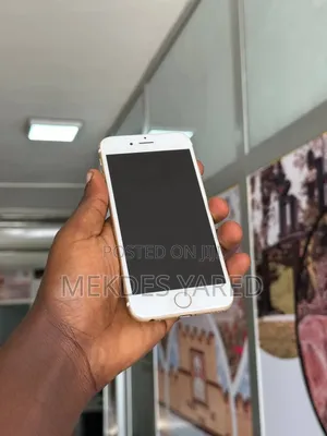 Photo - New Apple iPhone 6s 32 GB Gold