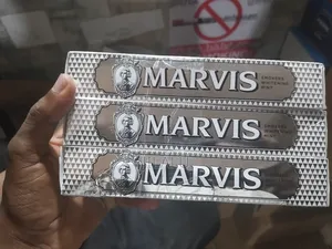 Photo - Marvis Smoker Whitening Mint