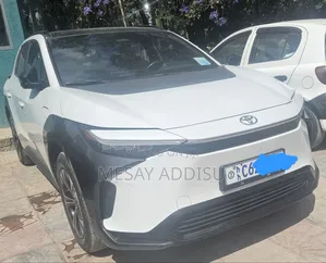 Photo - Toyota bZ4X 2023 White