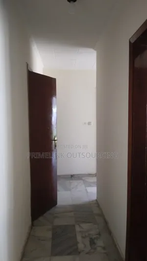 3bdrm House in Own, Bole for rent