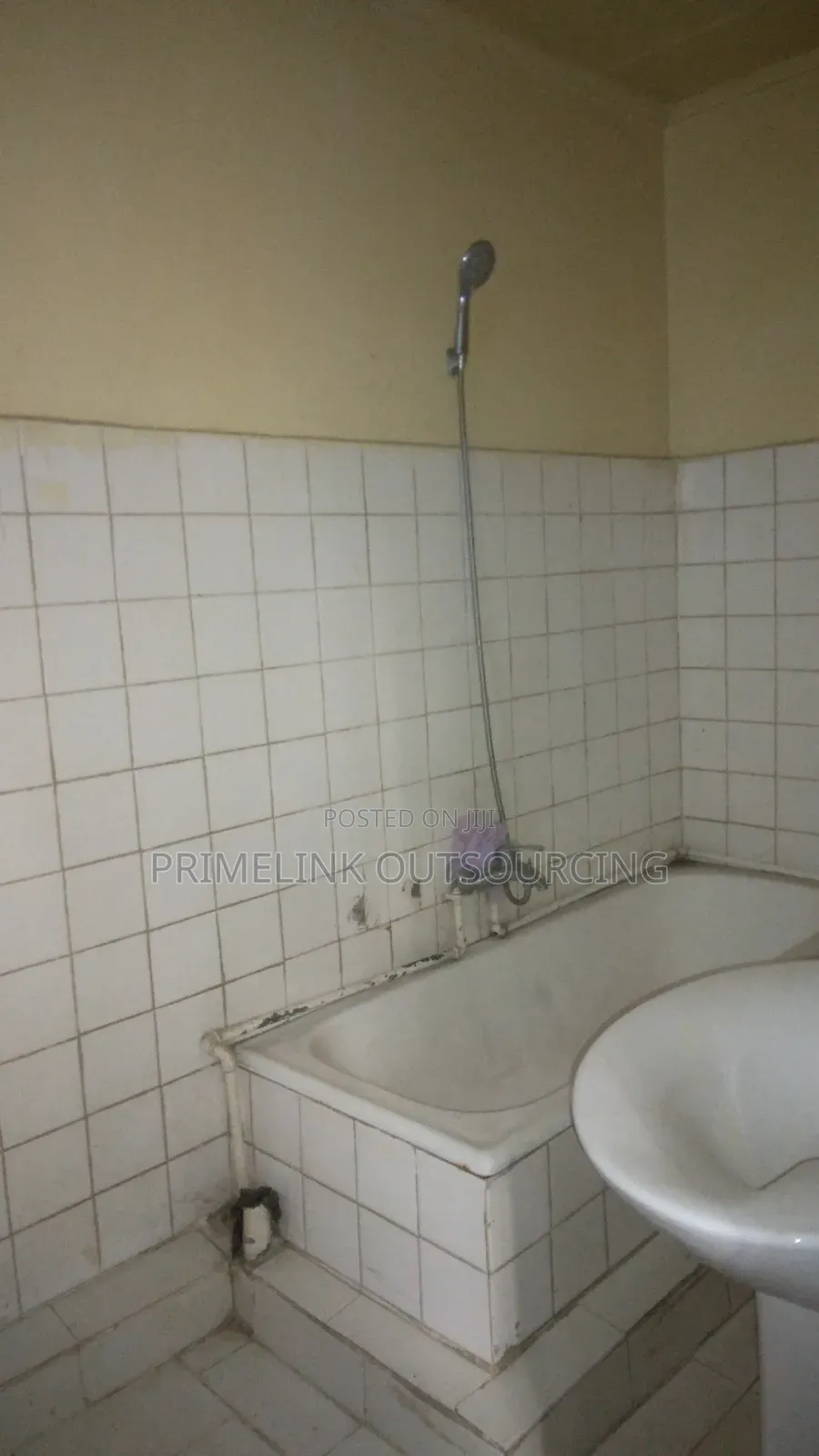 3bdrm House in Own, Bole for rent