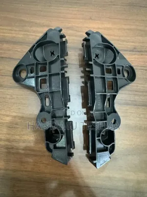 Photo - Toyota Corolla Cross: New Original Front Bumper Support Bracket