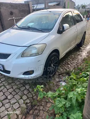 Toyota Yaris 2010 White