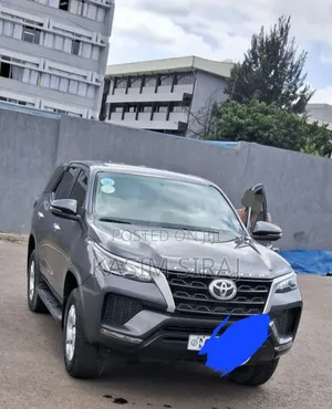Photo - Toyota Fortuner 2.4 D RWD 2022 Gray